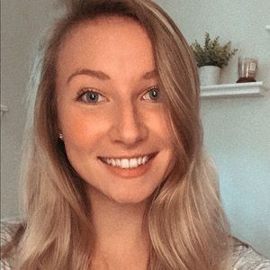 Meet your Posher, Adrienne